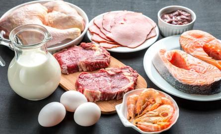 Restringir los alimentos ricos en proteínas a pequeñas cantidades. Alimentos ricos en proteínas
